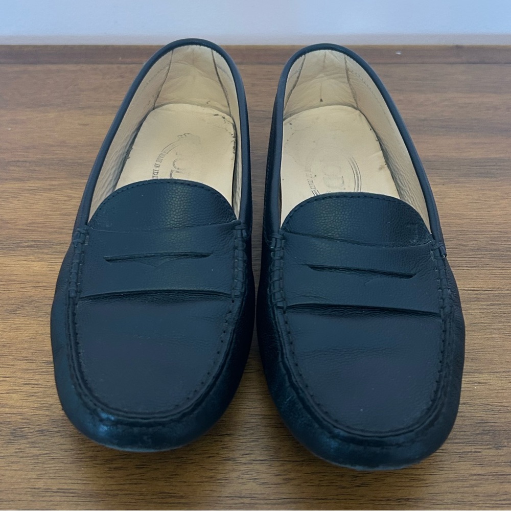 Tod’s Gommino Loafers: Classic Black Leather Penny Loafers/Drivers - Women